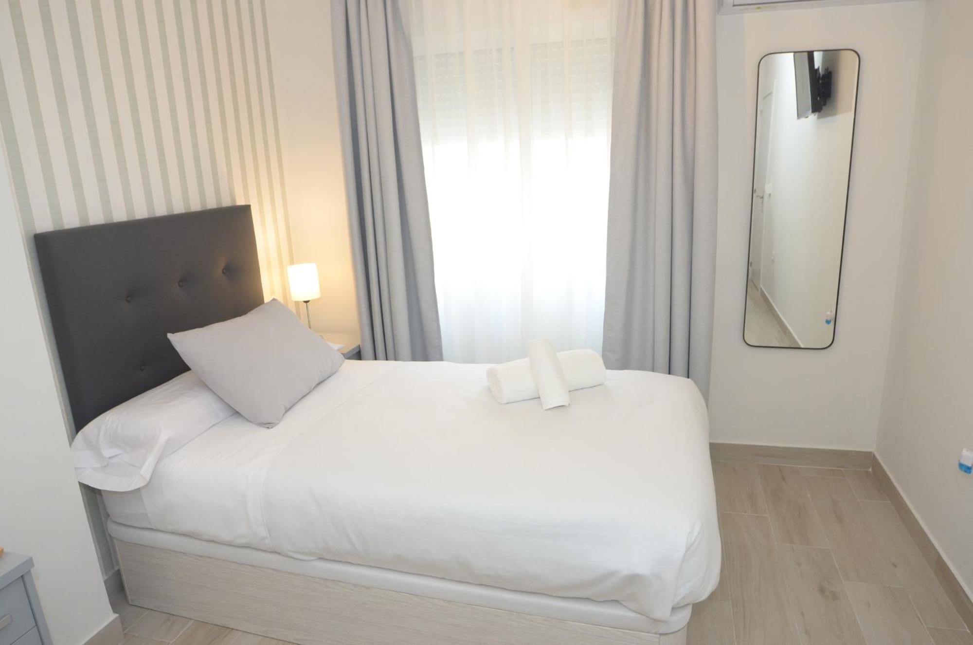 Alojamiento Beethoven Luxury Малага Экстерьер фото