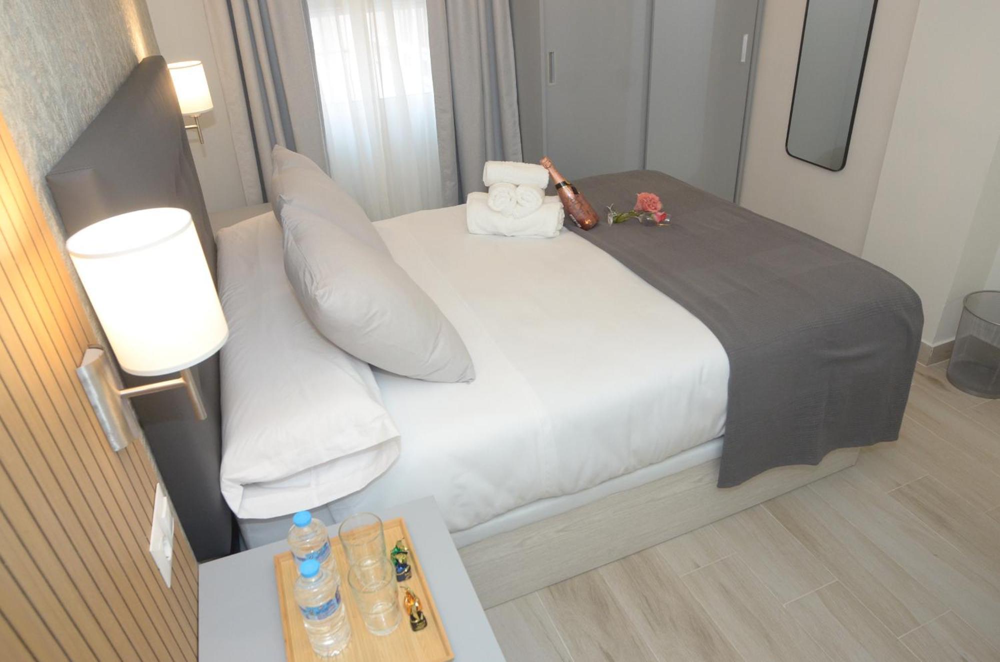 Alojamiento Beethoven Luxury Малага Экстерьер фото