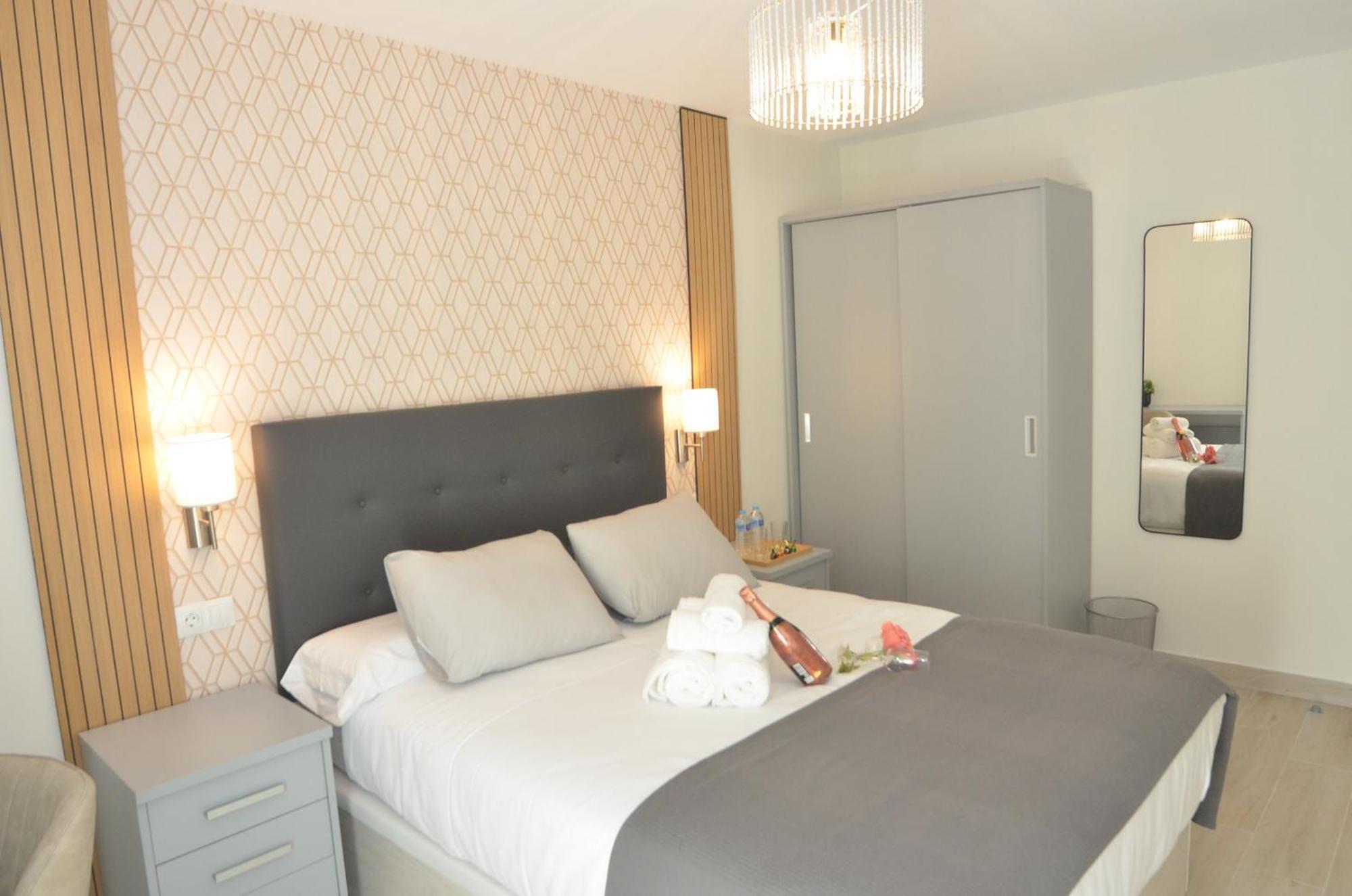 Alojamiento Beethoven Luxury Малага Экстерьер фото