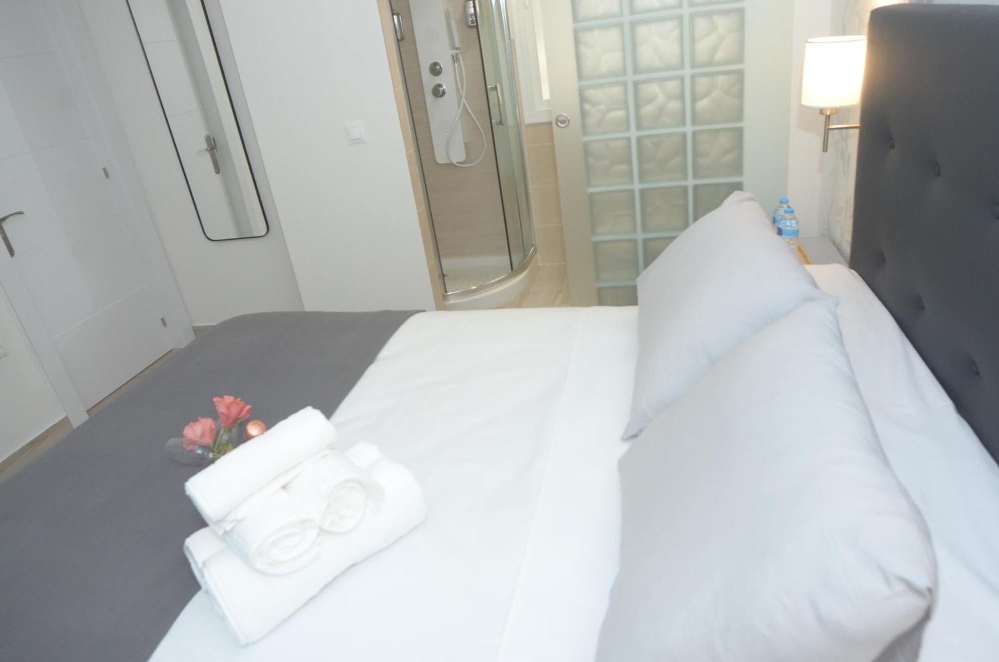 Alojamiento Beethoven Luxury Малага Экстерьер фото
