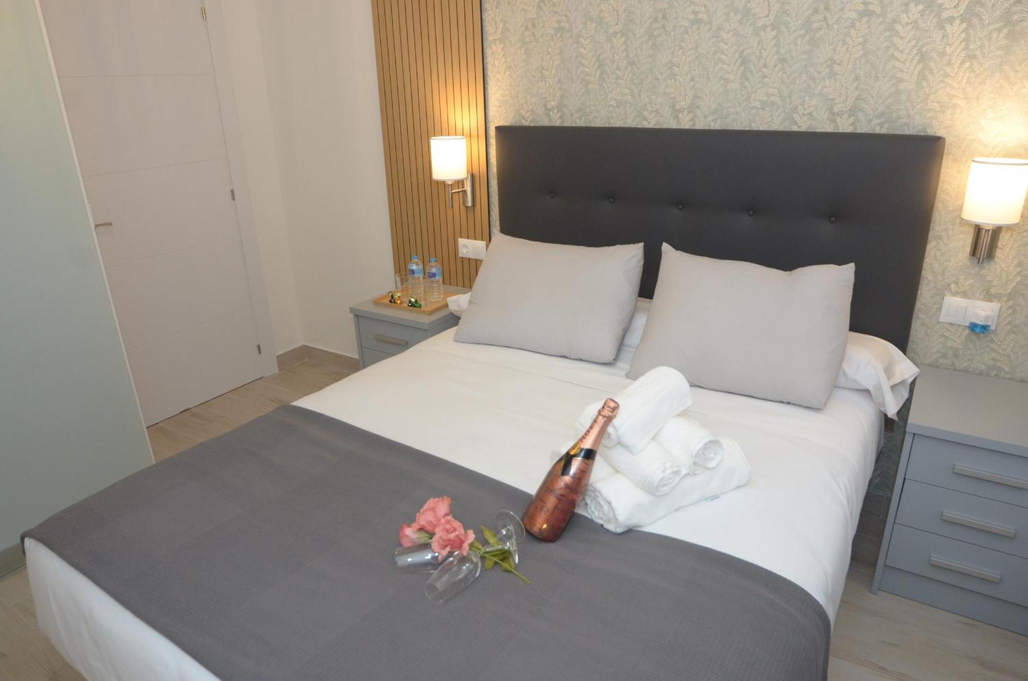 Alojamiento Beethoven Luxury Малага Экстерьер фото