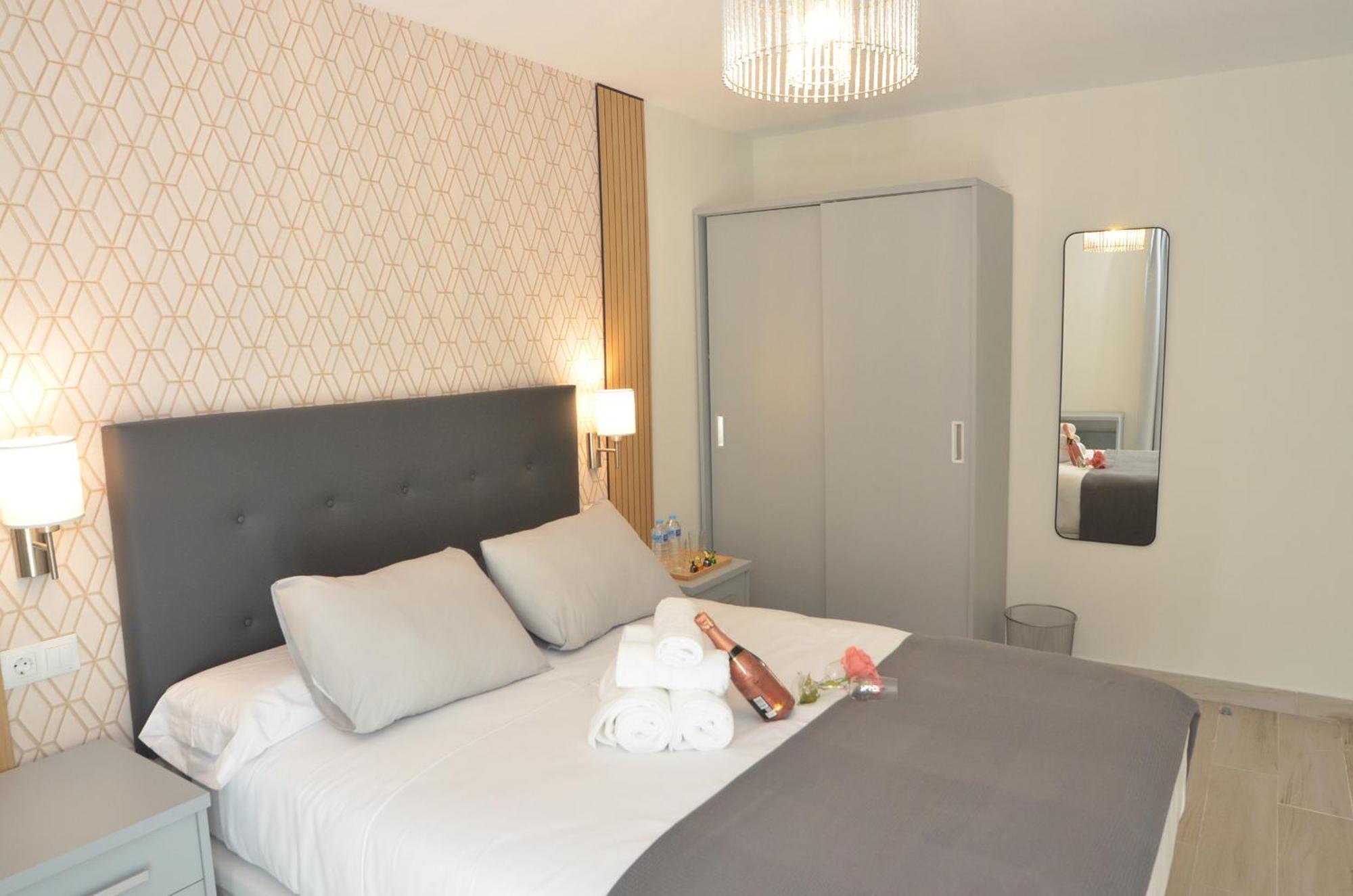 Alojamiento Beethoven Luxury Малага Экстерьер фото