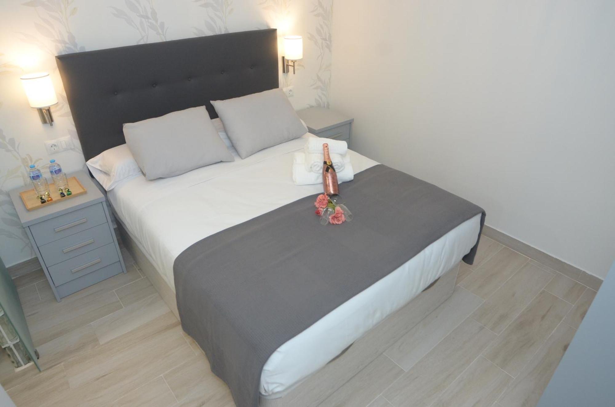 Alojamiento Beethoven Luxury Малага Экстерьер фото