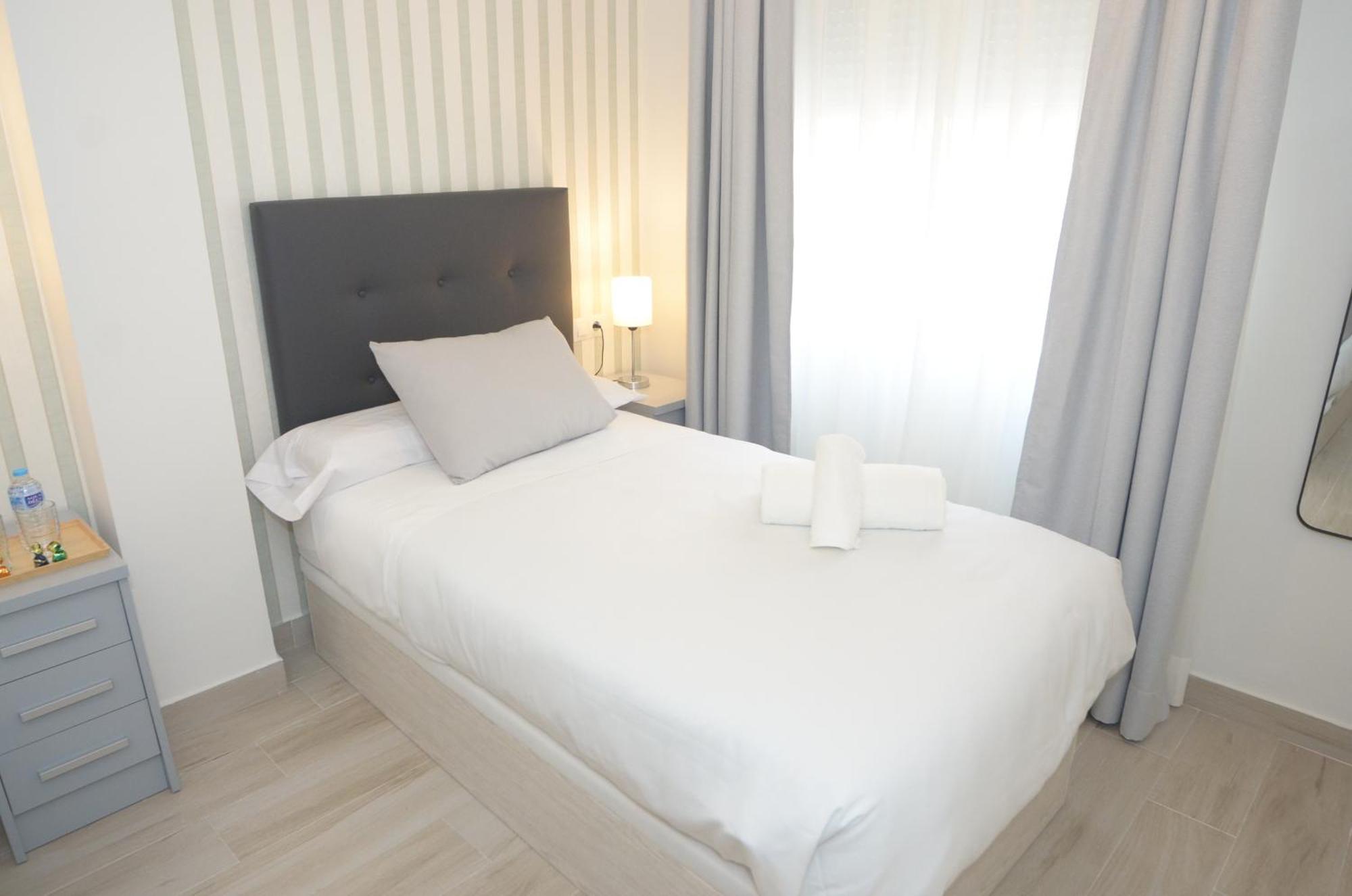 Alojamiento Beethoven Luxury Малага Экстерьер фото