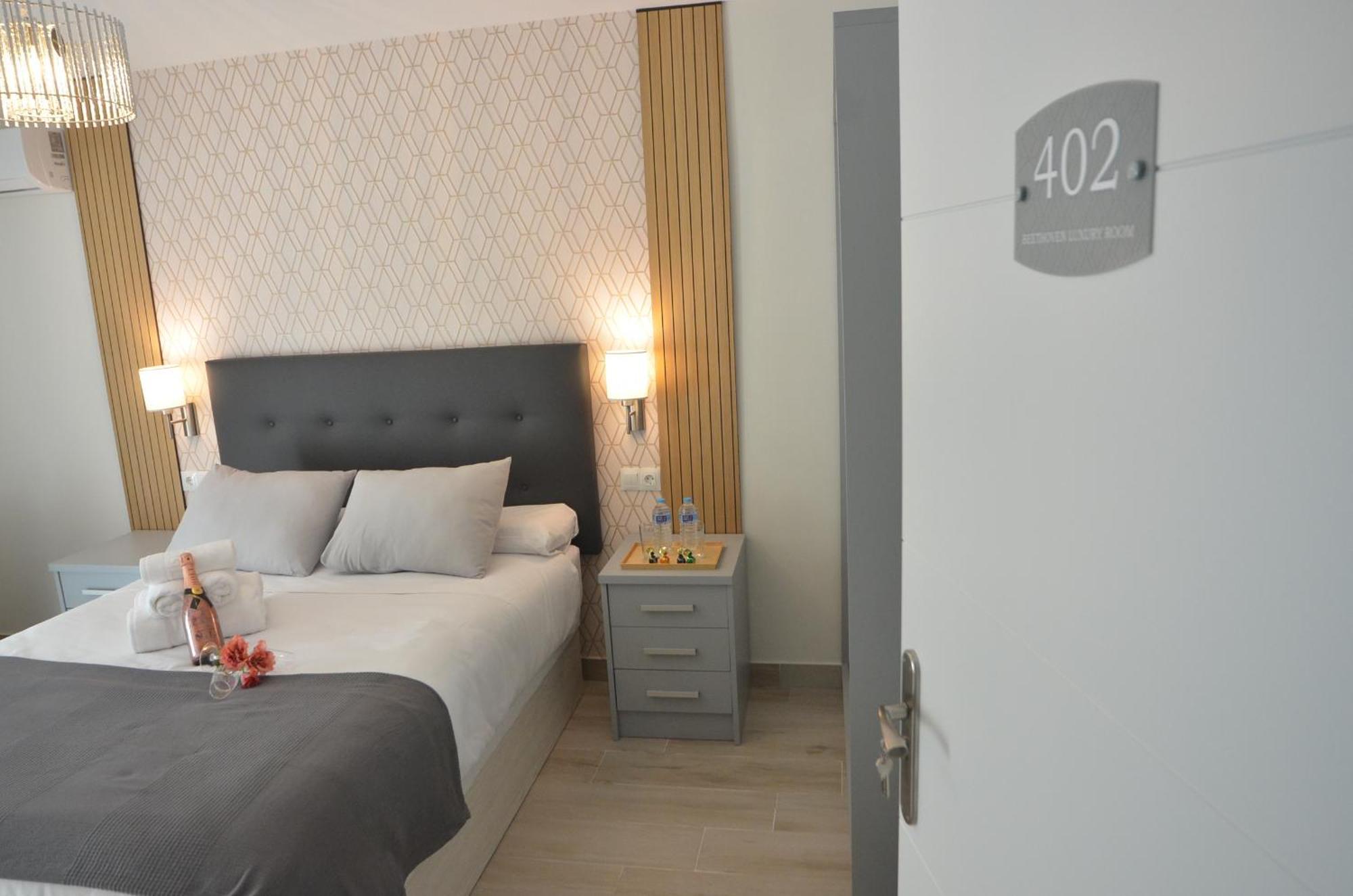 Alojamiento Beethoven Luxury Малага Экстерьер фото
