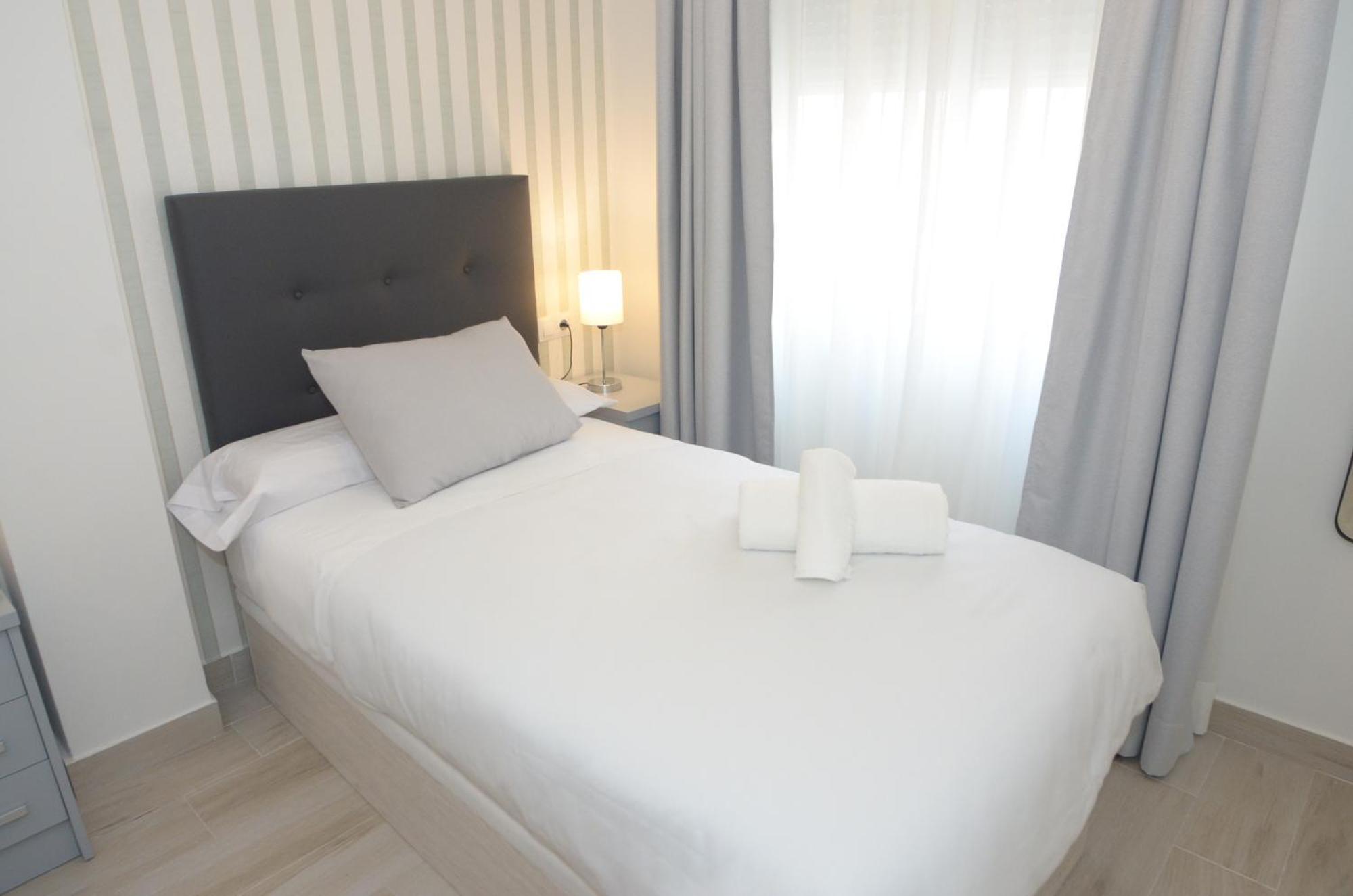 Alojamiento Beethoven Luxury Малага Экстерьер фото