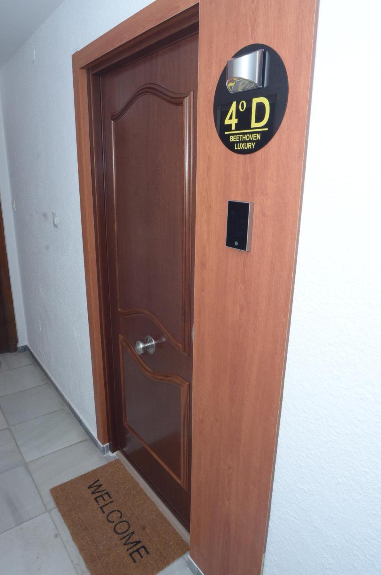Alojamiento Beethoven Luxury Малага Экстерьер фото